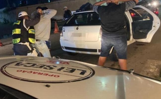 Quatro pessoas são presas durante Operação Lei Seca em Natal na madrugada deste sábado (10)
