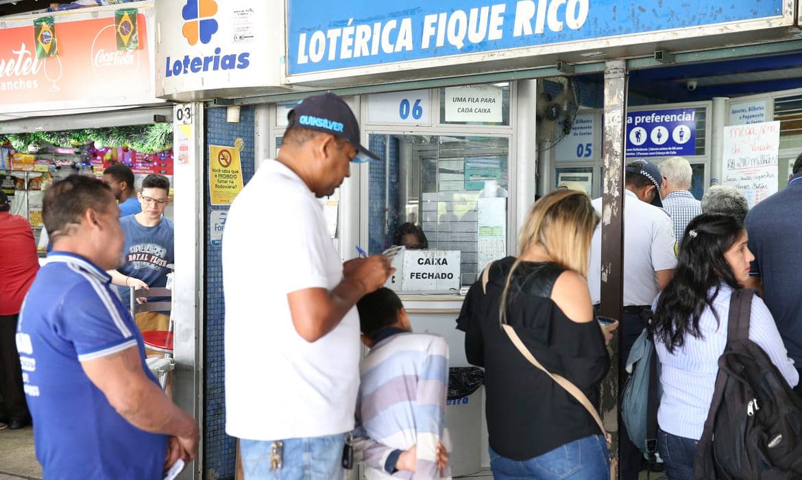 MEGA DA VIRADA: Apostas podem ser feitas a partir desta semana; Prêmio está estimado em R$ 450 milhões e não acumula
