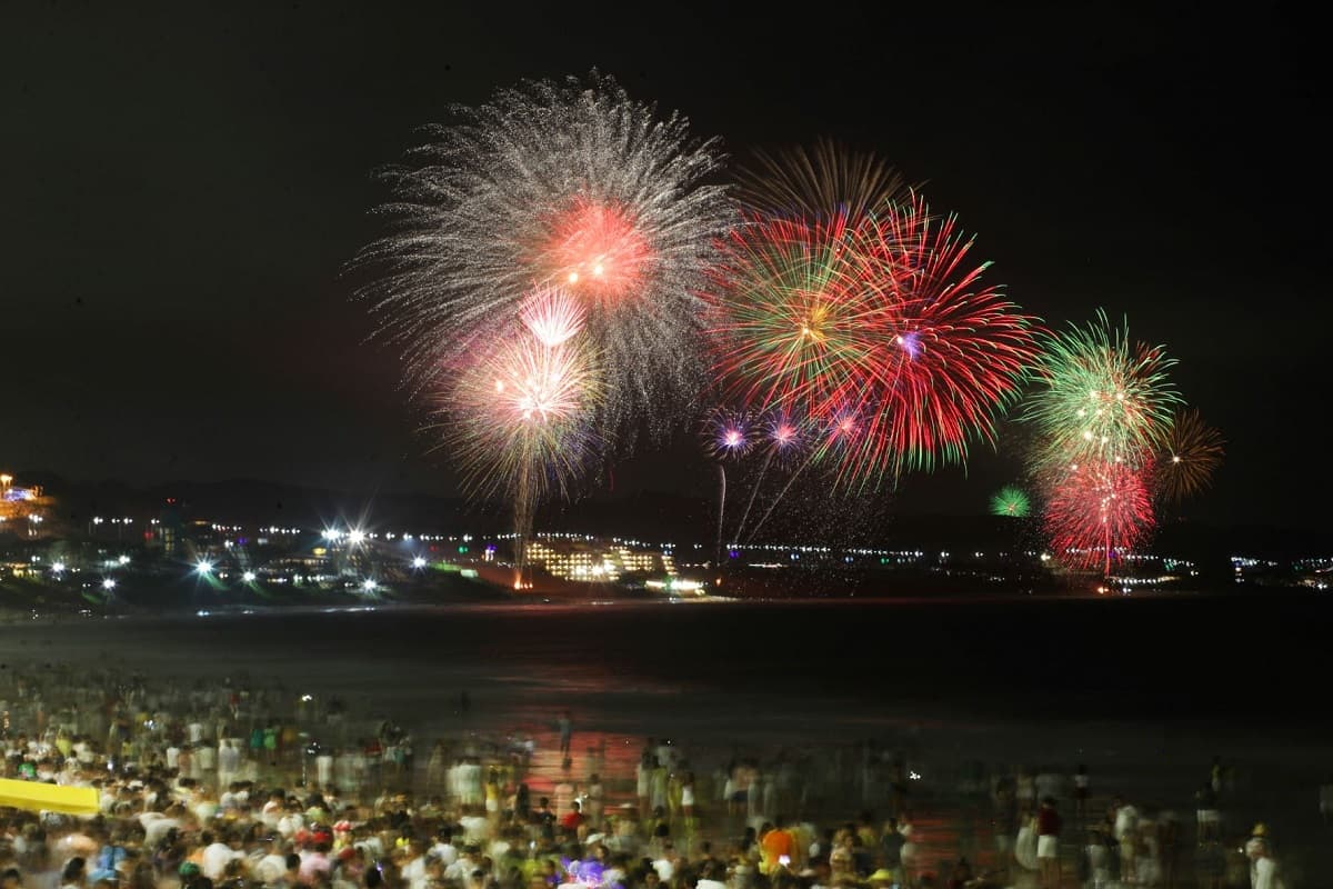 Queima de fogos em Natal terá cerca de 12 minutos de duração; confira programação de shows
