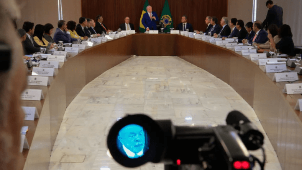 Governo Lula tem 10 trapalhadas em 10 dias