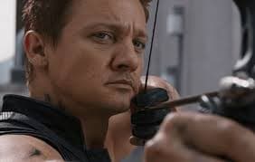 Jeremy Renner, da Marvel, sofre acidente na neve e está em estado crítico