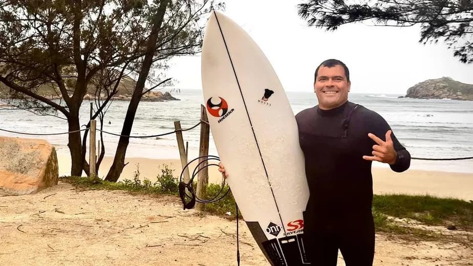 Surfista brasileiro Marcio Freire morre afogado em Nazaré