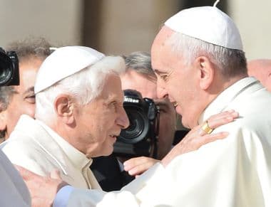 Ex-secretário de Bento XVI lança livro com bastidores e acusações ao papa Francisco