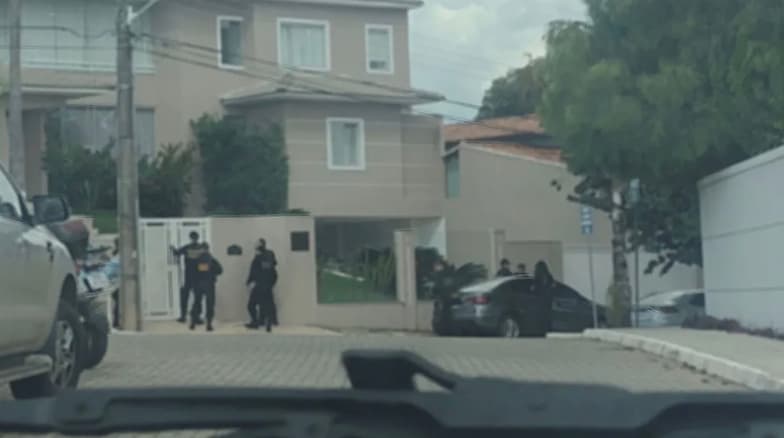 Polícia Federal cumpre mandado na casa de Anderson Torres