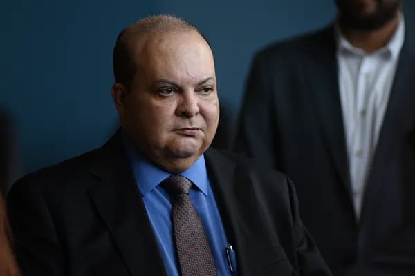 Governador afastado do DF, Ibaneis Rocha, e ex-secretário de segurança são alvo de busca e apreensão da PGR