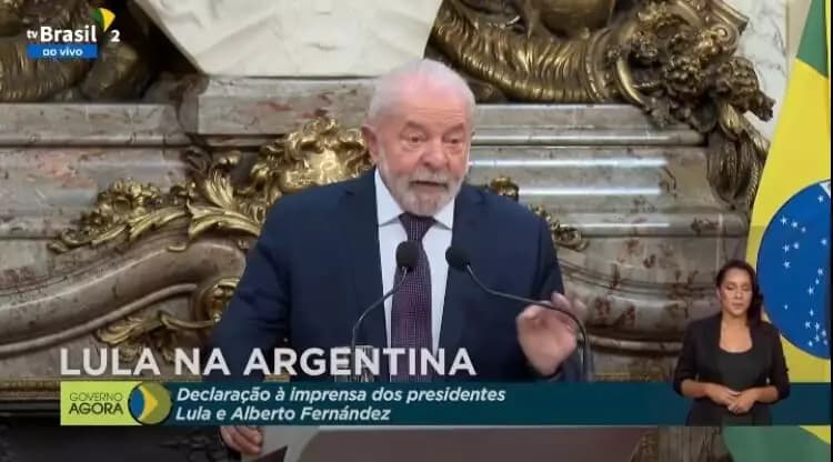 Lula critica ‘grosserias’ de Bolsonaro, mas é agressivo com repórter