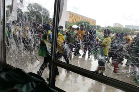 AGU pede bloqueio dos bens de mais 40 envolvidos nos atos anti democráticos