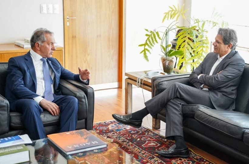 Brasil e Argentina vão trabalhar por moeda comum para o Mercosul, diz embaixador após encontro com Haddad
