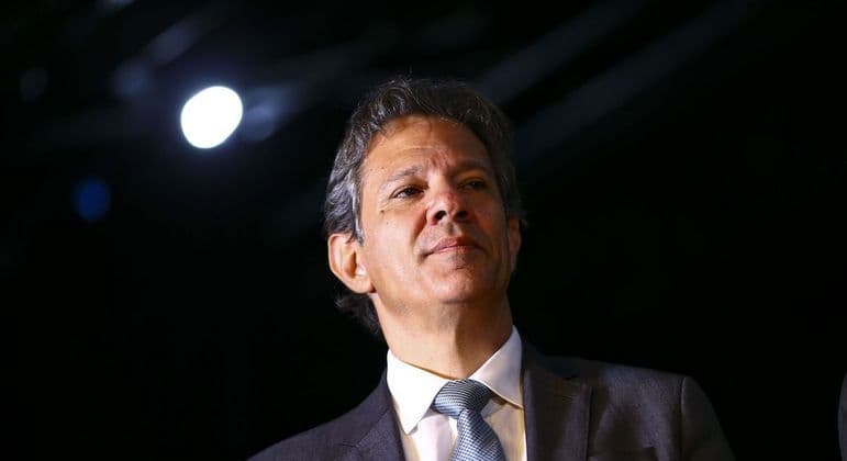 Haddad anuncia medidas de recuperação fiscal e fala sobre volta de impostos federais sobre combustíveis a partir de março