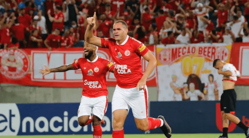 Wallace Pernambucano marca quatro vezes e América-RN despacha o Moto Club na pré-Copa do Nordeste
