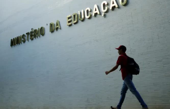 MAIS UM RECUO: Após repercussão negativa, MEC diz que não vai acabar com diretoria de políticas para surdos