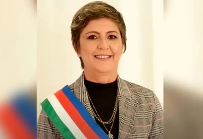 Prefeita de cidade no MT cumpre promessa, renuncia e diz que motivo é a volta de Lula ao poder