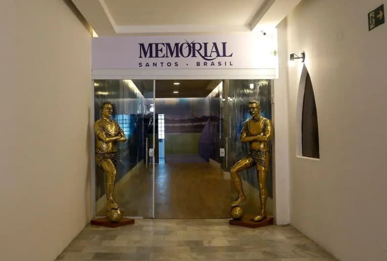VÍDEO: Veja imagens da entrada do mausoléu em que Pelé foi sepultado