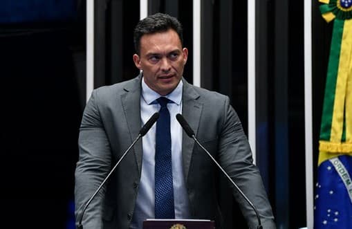 "Democracia nunca foi permissão para isso que estamos assistindo", diz o senador Styvenson