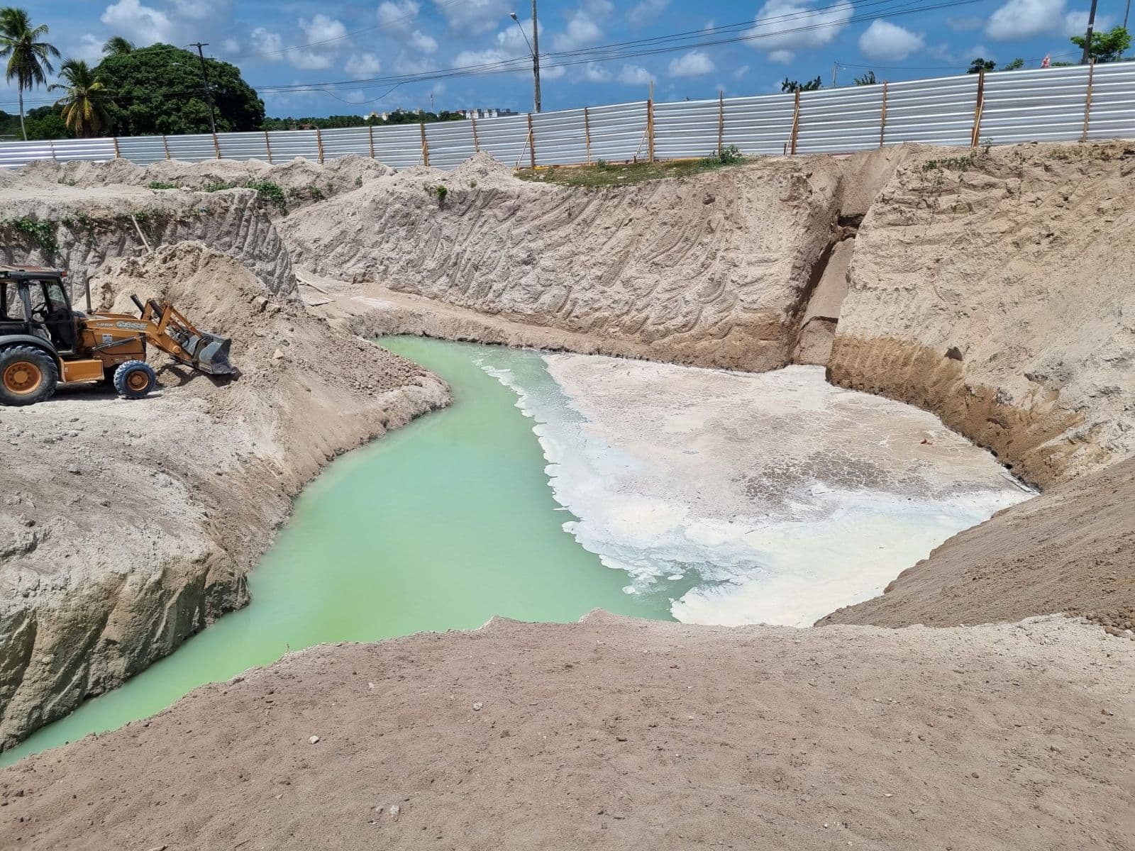 [VÍDEO] Fim do ‘Buraco Azul': Imagens aéreas mostram como ficou local após ser aterrado