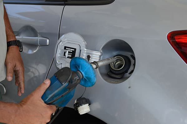 Gasolina pode subir R$ 0,69 e álcool R$ 0,24 com o retorno dos impostos federais