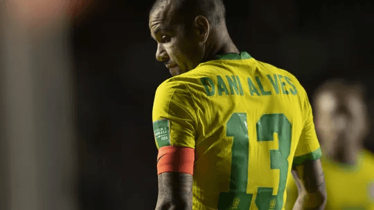 DNA acha sêmen de Daniel Alves em mulher que o acusa de estupro, diz jornal