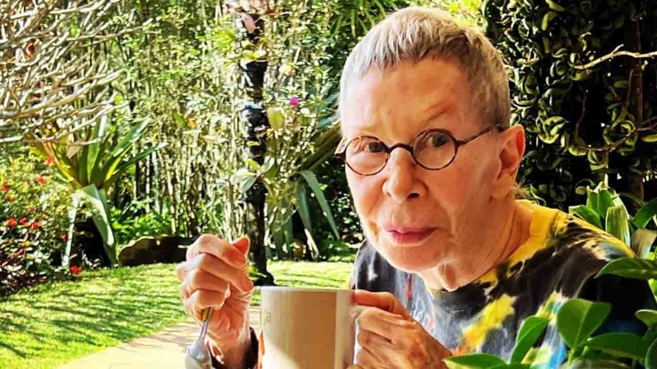 Rita Lee é internada em SP; quadro é "extremamente delicado"
