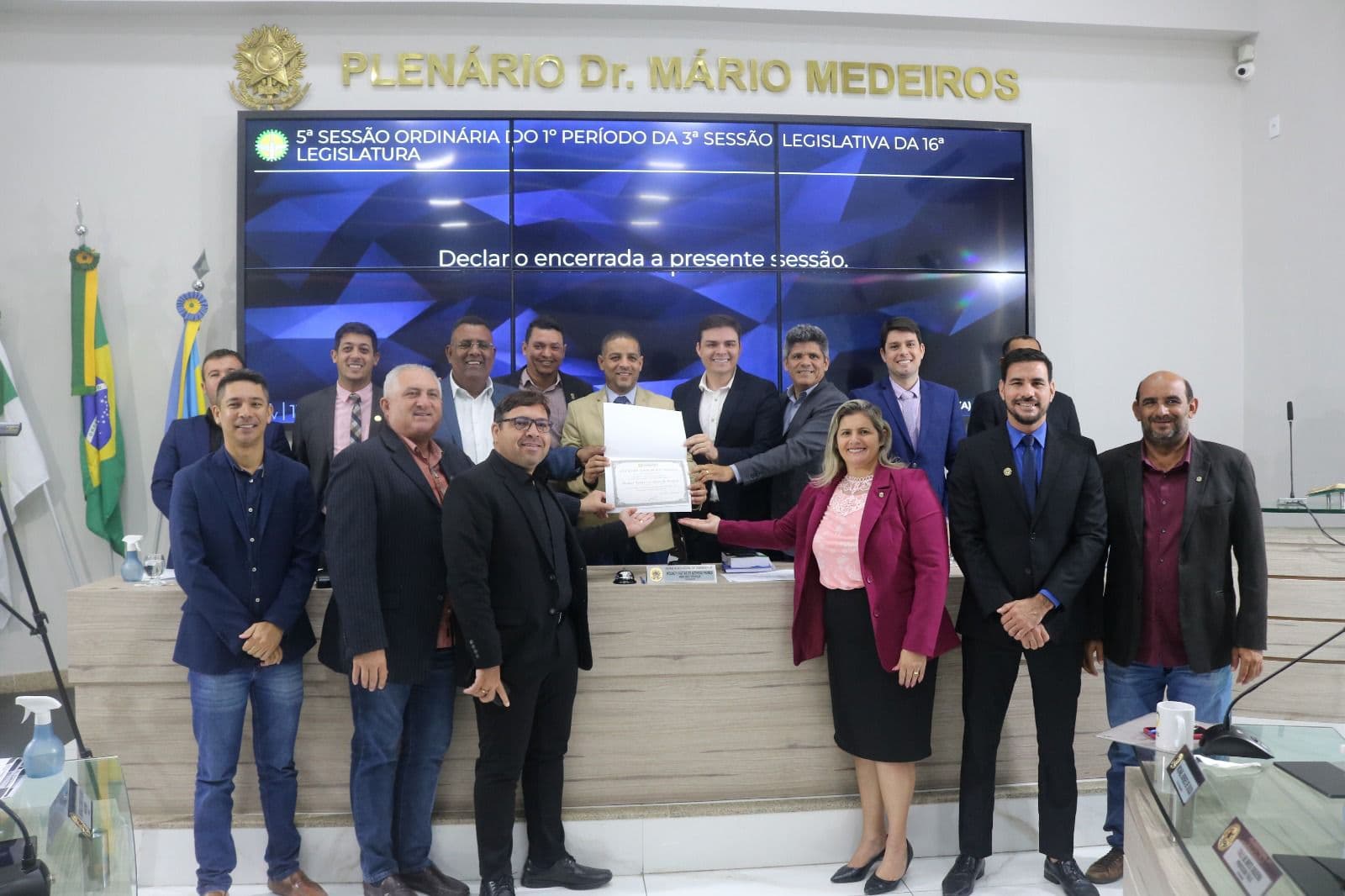 Vereadores prestam homenagem ao presidente Wolney França