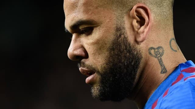 Decisão sobre liberdade condicional de Daniel Alves é adiada para o início da semana que vem