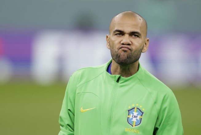 Tribunal vai analisar pedido de liberdade provisória de Daniel Alves nesta quinta-feira (16)