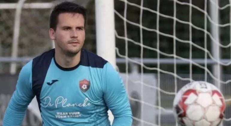 Goleiro morre, aos 25 anos, depois de defender pênalti