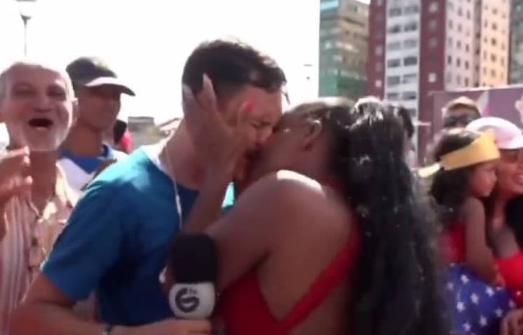 Repórter beijado à força diz que não houve maldade, mas quer ser exemplo contra assédio