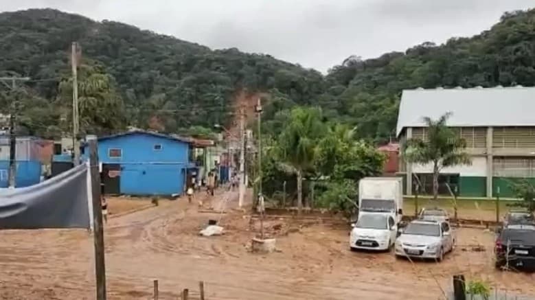 Sobe para 47 número de mortes pelas chuvas no litoral de SP