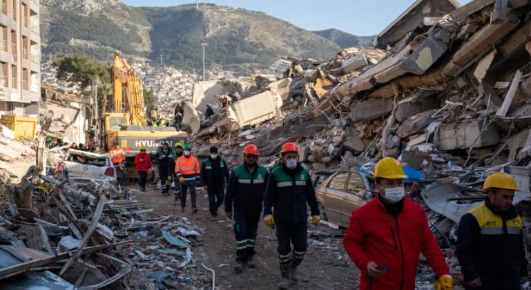 TERREMOTO: Número de mortos na Turquia e Síria passa de 21 mil; Feridos são mais de 78 mil