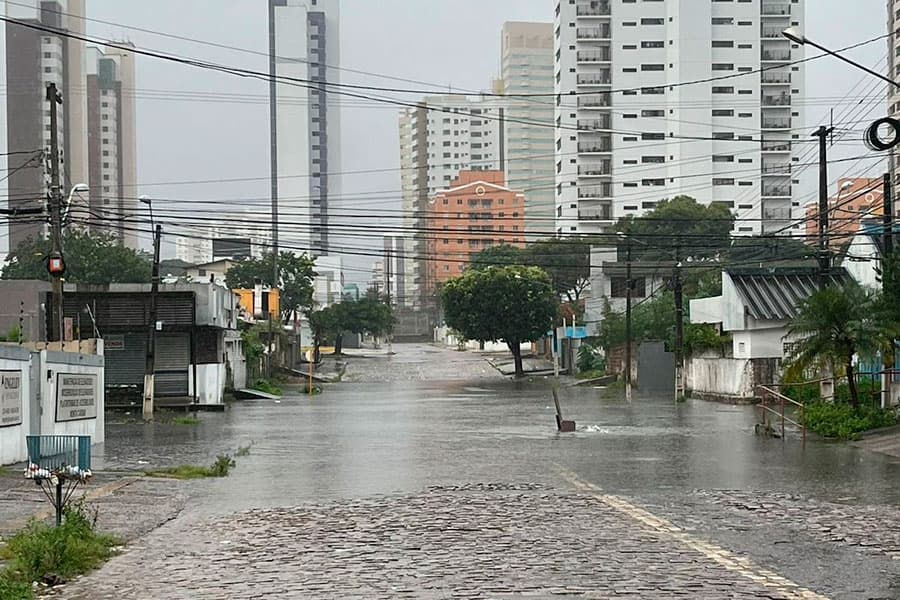 Com chuvas, Defesa Civil pede atenção a moradores de áreas de risco em Natal
