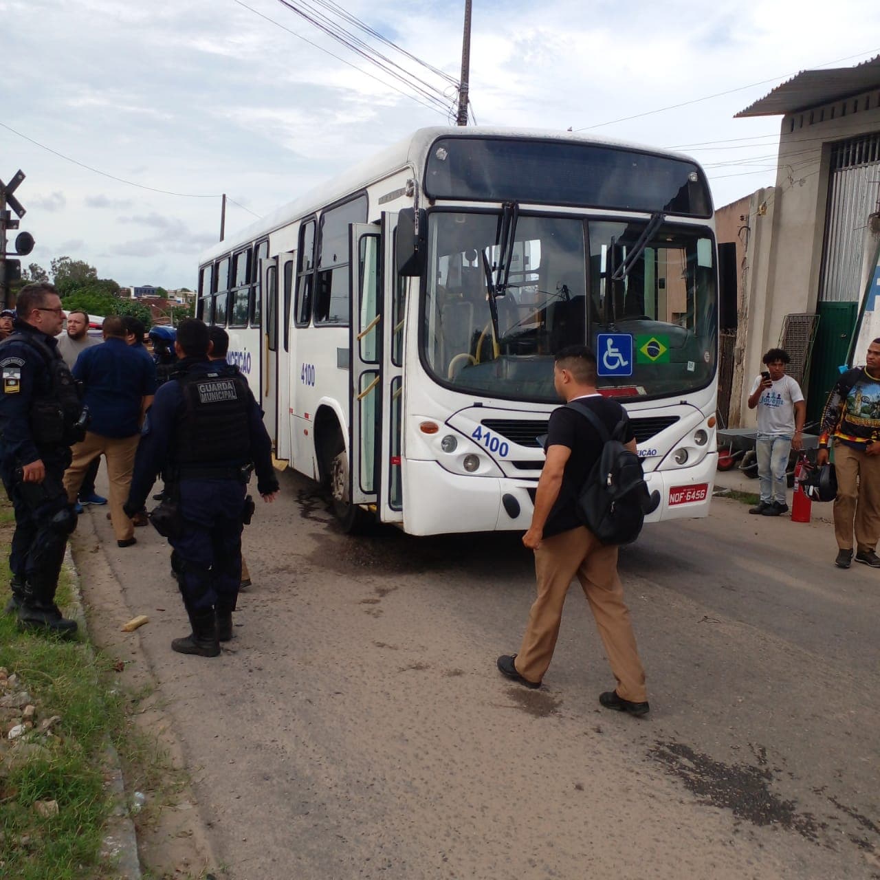 MOTORISTA DE ÔNIBUS : “Cenário de Guerra”