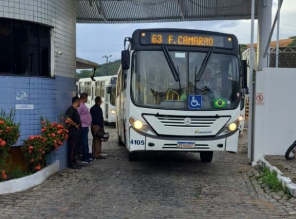 Urgente: Governadora e empresas fazem acordo e ônibus voltarão às 15h a rodar em Natal