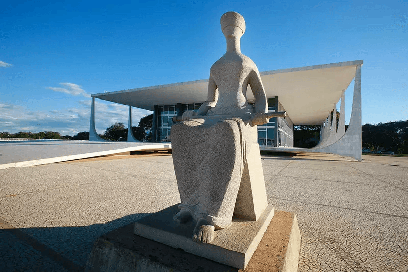 Maioria do STF derruba prisão especial para quem tem curso superior