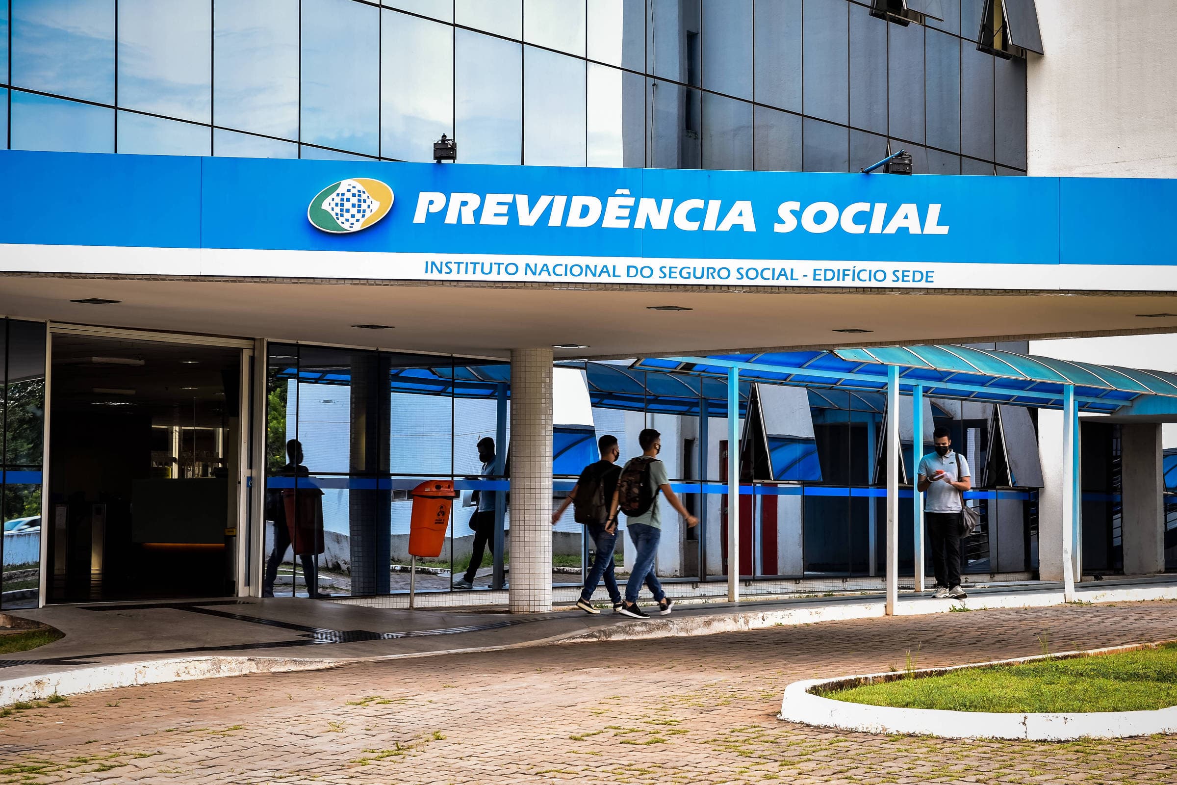 Alexandre de Moraes dá prazo de 10 dias para INSS apresentar plano de pagamento da ‘revisão da vida toda'