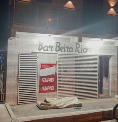 No Seridó, cabaré comemora aniversário com ‘amor 0800' para o 1° cliente do dia e homem dorme na calçada