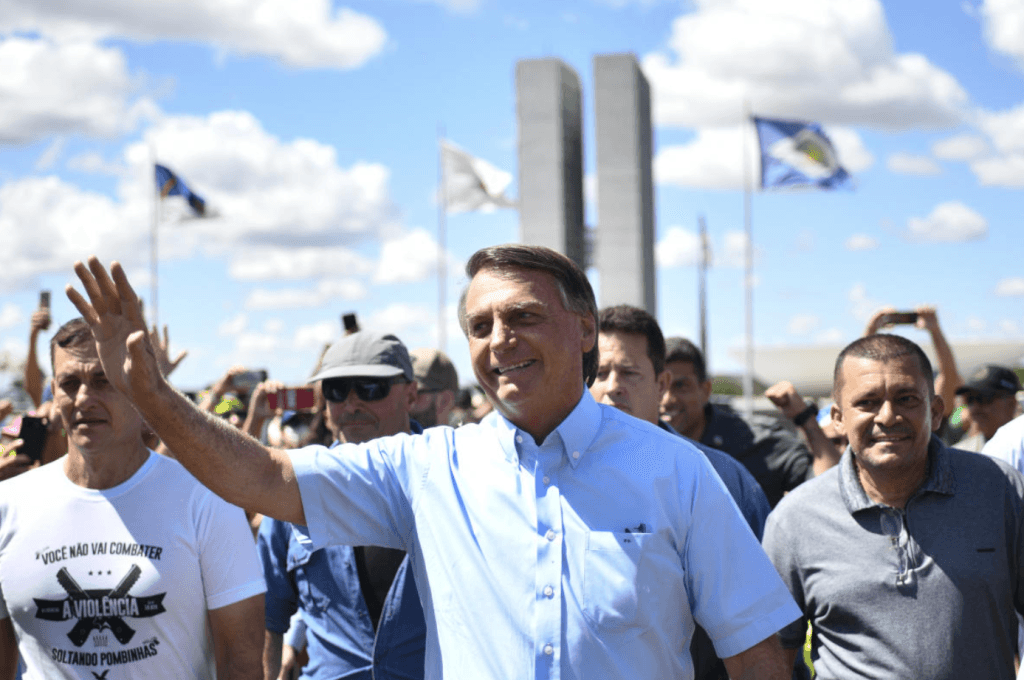 Retorno de Bolsonaro a Brasília deve mobilizar mais de 500 policiais e Esplanada fechada