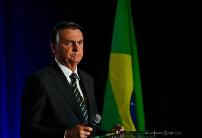Bolsonaro ordenou braço-direito a liberar joias e pretendia ficar com as peças de diamantes