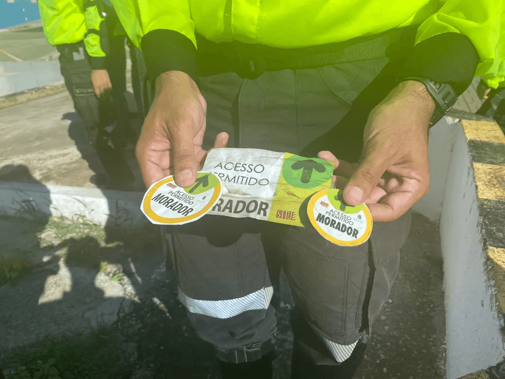 Um dia após congestionamento na Ponte de Igapó, STTU reforça fiscalização e encontra permissões falsificadas