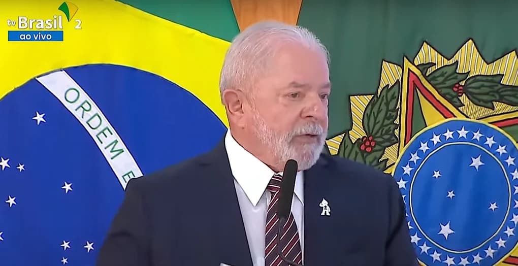 Lula promete olhar para a frente, mas não esquece Bolsonaro