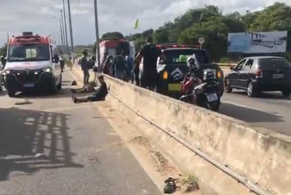 Acidente deixa uma pessoa morta e duas feridas na ponte Newton Navarro