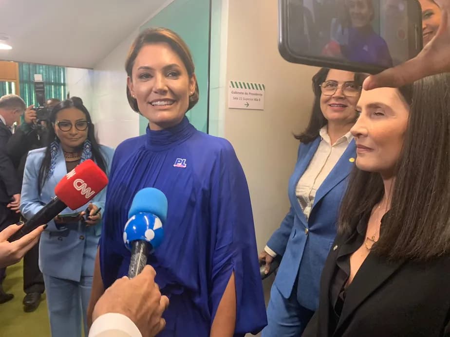Michelle Bolsonaro confirma ter recebido segundo pacote de joias sauditas no Alvorada