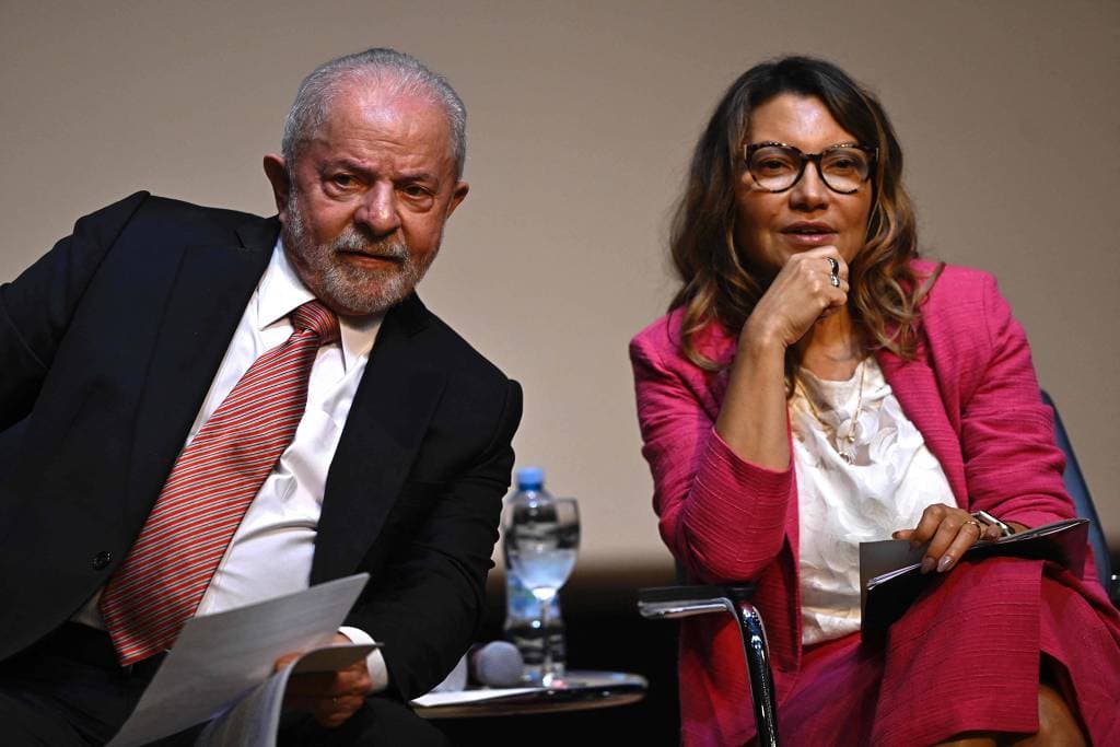 Governo gasta R$ 65 mil com sofá e R$ 42 mil com cama para Lula e Janja no Alvorada