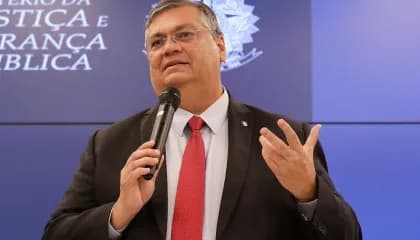 Com clima tenso, Dino deixa audiência na Câmara após bate-boca