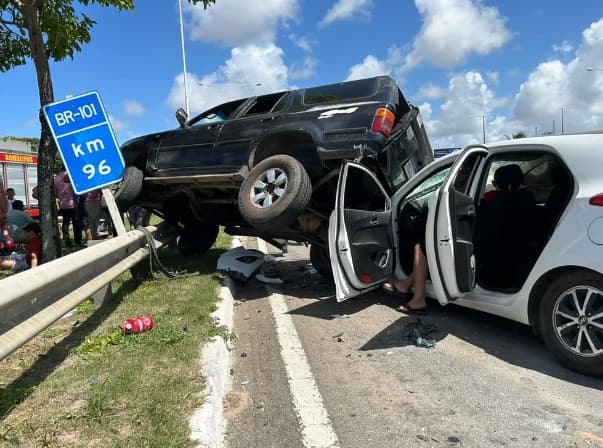 FOTOS: Acidente na BR-101, em Natal, deixa três feridos, sendo duas crianças