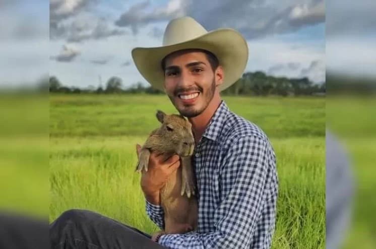 VÍDEO: Influenciador Agenor Tupinambá entrega Capivara Filó para o Ibama