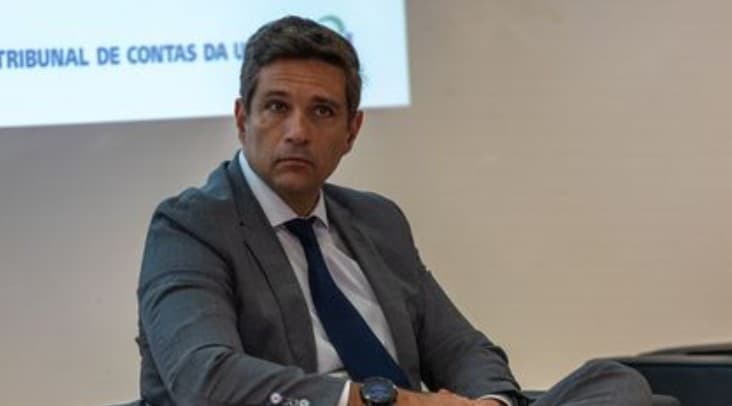 Campos Neto diz que Brasil teria forte recessão se juros não estivessem altos
