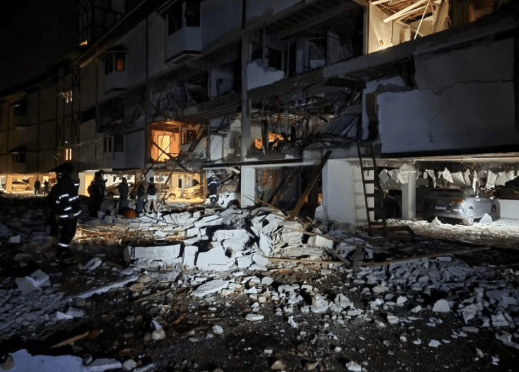 VÍDEO: Explosão após vazamento de gás atinge dez apartamentos em Campos do Jordão e deixa quatro feridos