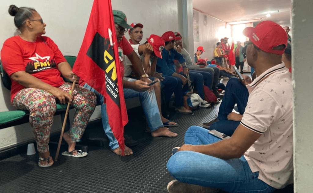 MST invade a sede da Superintendência do Incra em Alagoas