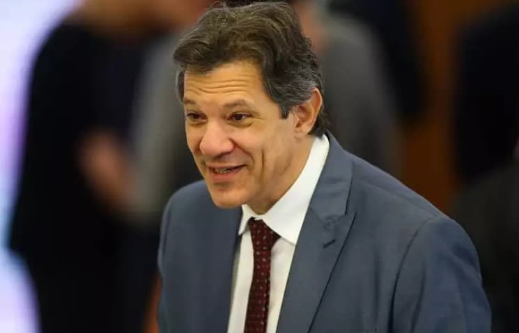 Imposto de sites chineses será cobrado na hora da compra, diz Haddad