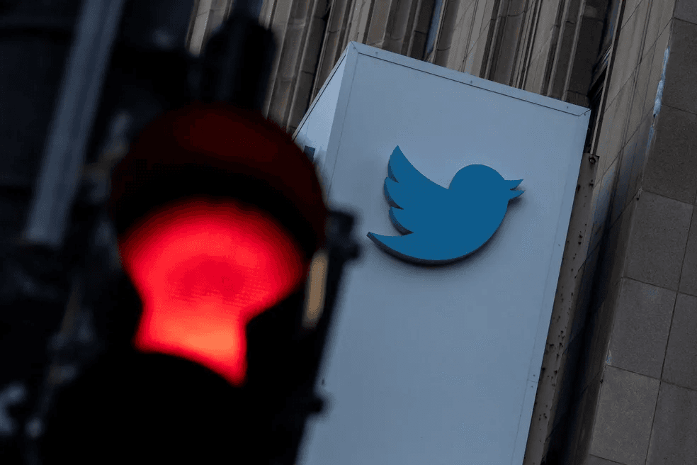 Após recusa inicial, Twitter apaga 400 posts sobre violência em escolas